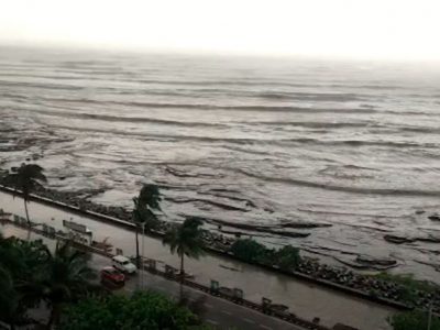 सामुद्रिक आँधीका कारण मुम्बई छेउकाे समुद्रमा चार सयभन्दा धेरै मानिस राेकिए