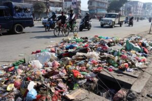 काठमाडौँको फाेहर भोलिसम्म उठाइसक्ने