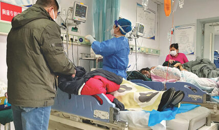 चीनमा फैलियो कोरोना संक्रमण, संक्रमितले भरिँदै चिनियाँ अस्पताल